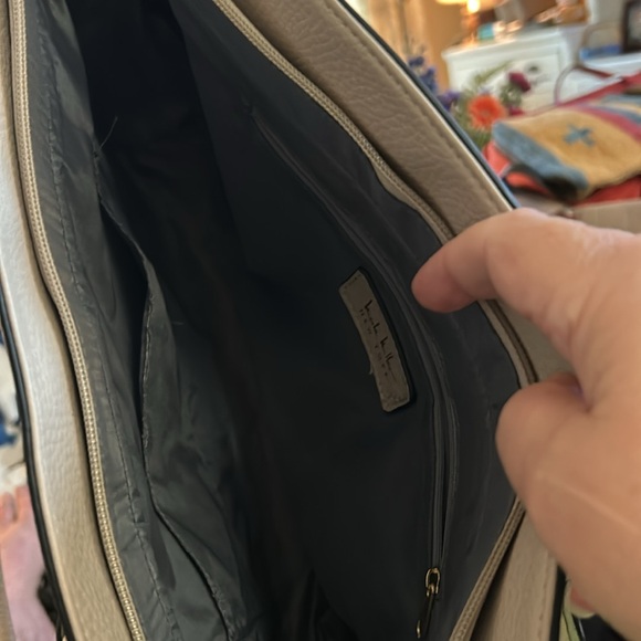 Nicole Miller Shoulder bag Taupe, gold hardware,zipper closures interior black - Picture 7 of 8